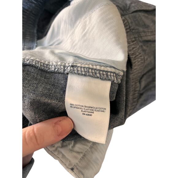 Lands End Pull On Elastic Waist Mid Rise Blue Chambray Shorts Size 6 - Picture 5 of 5